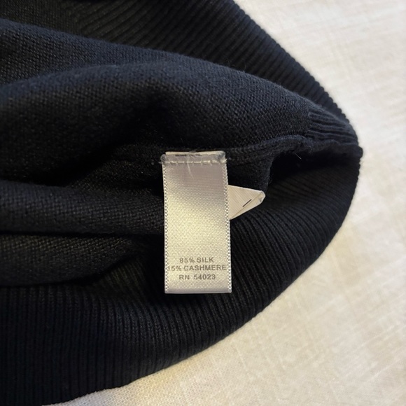 Men’s Banana Republic Silk Cashmere V-Neck Sweater - Picture 4 of 8
